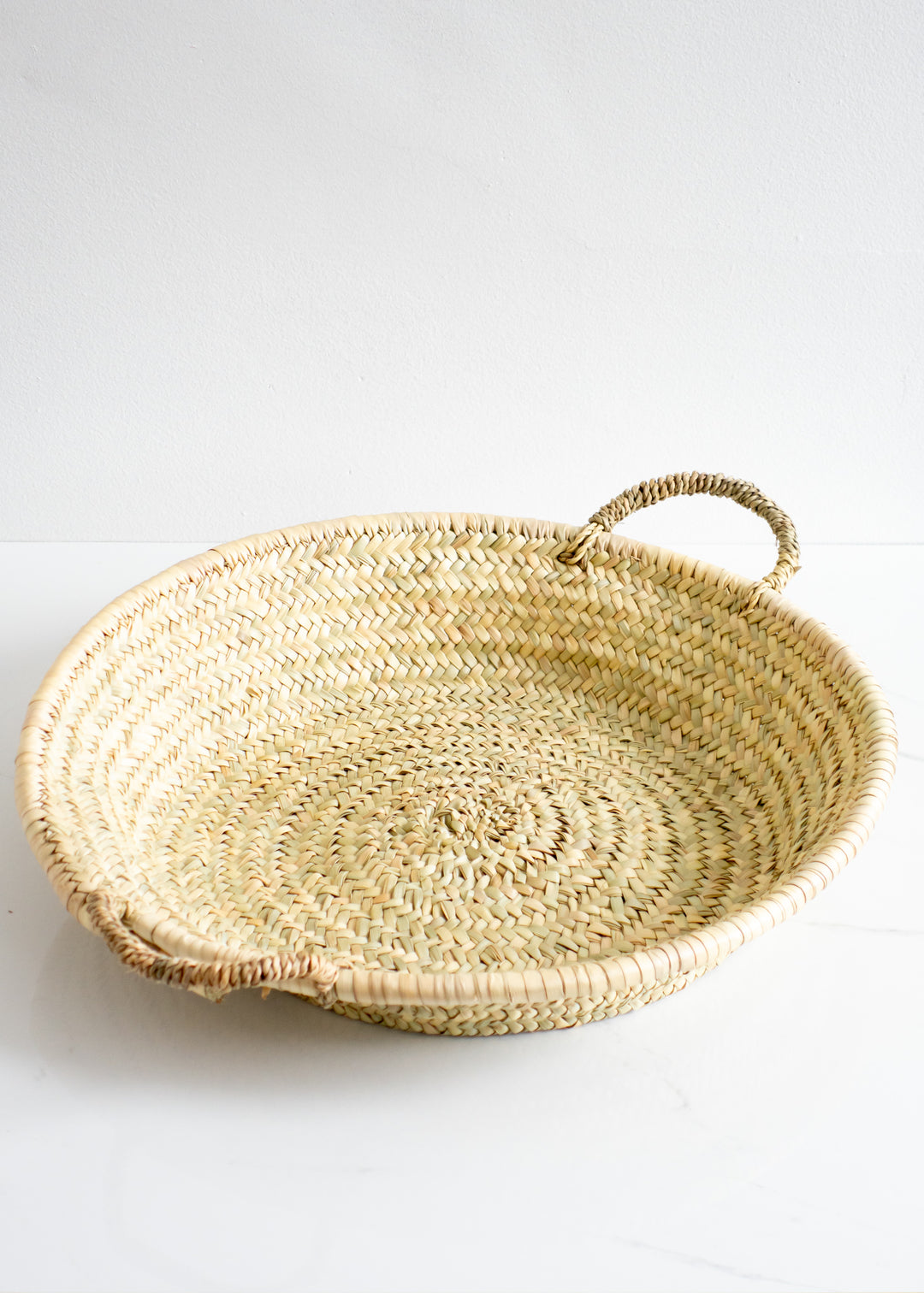 SOCCO Designs Straw Woven Plate With Handles For A Plastic-free Home