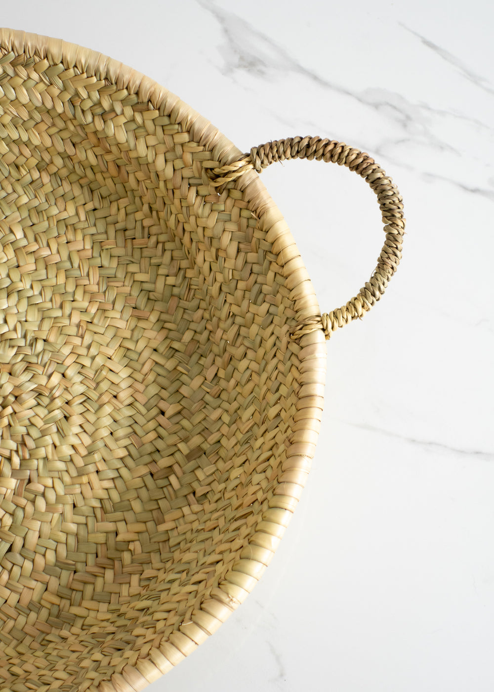 SOCCO Designs Straw Woven Plate With Handles For An Eco-friendly & Natural Home